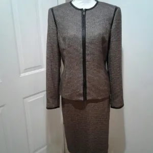 🌺 Very Nice Kasper 2-Piece Skirt Suit