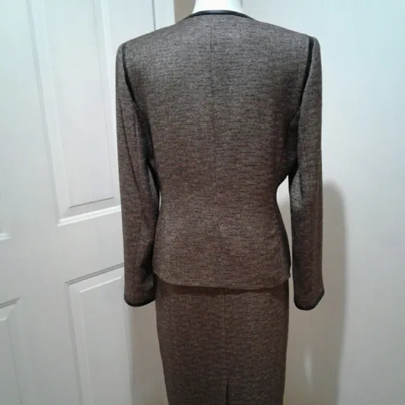 🌺 Very Nice Kasper 2-Piece Skirt Suit