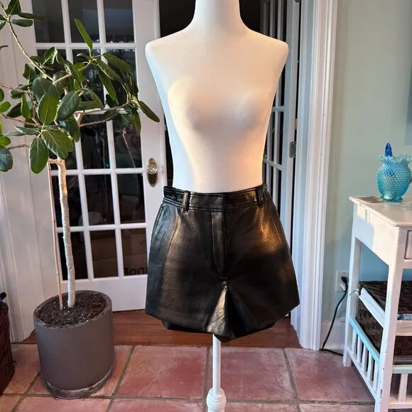 Aritzia NWT Babaton Faux Leather Short