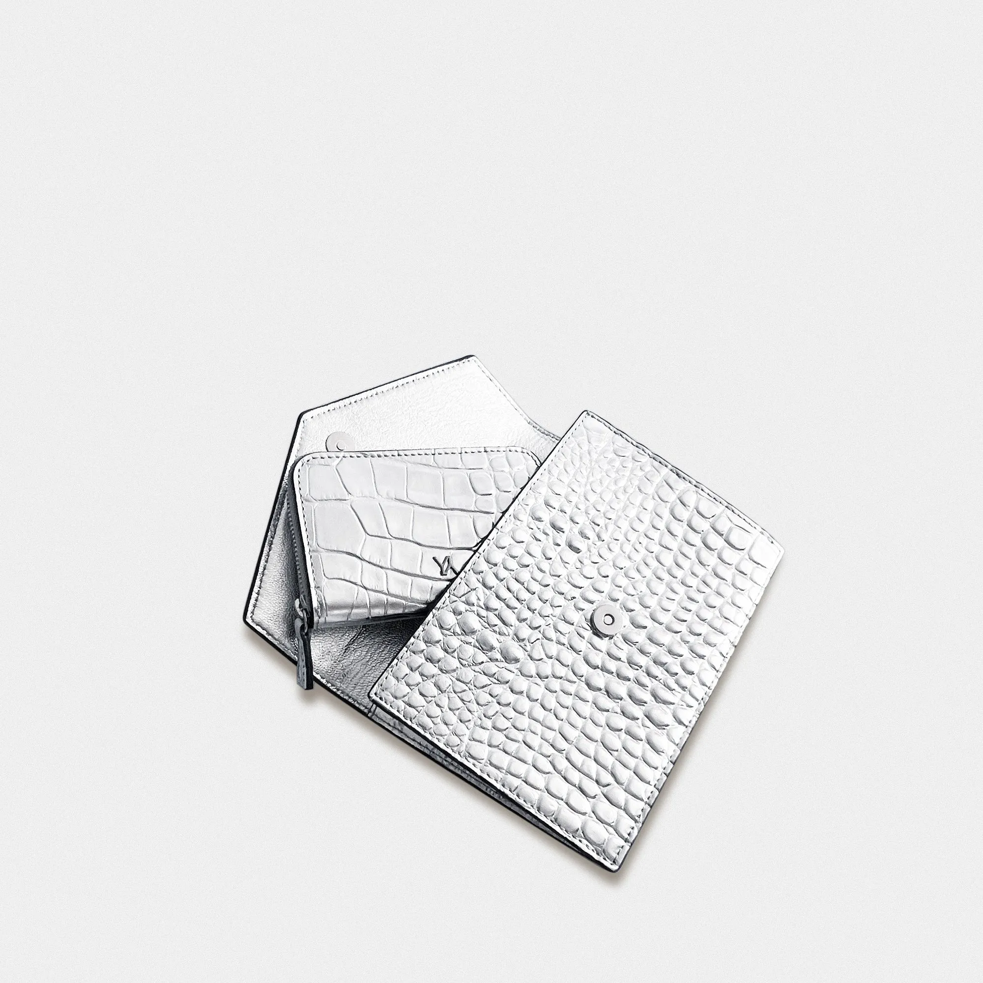 Card holder embossed croc silver