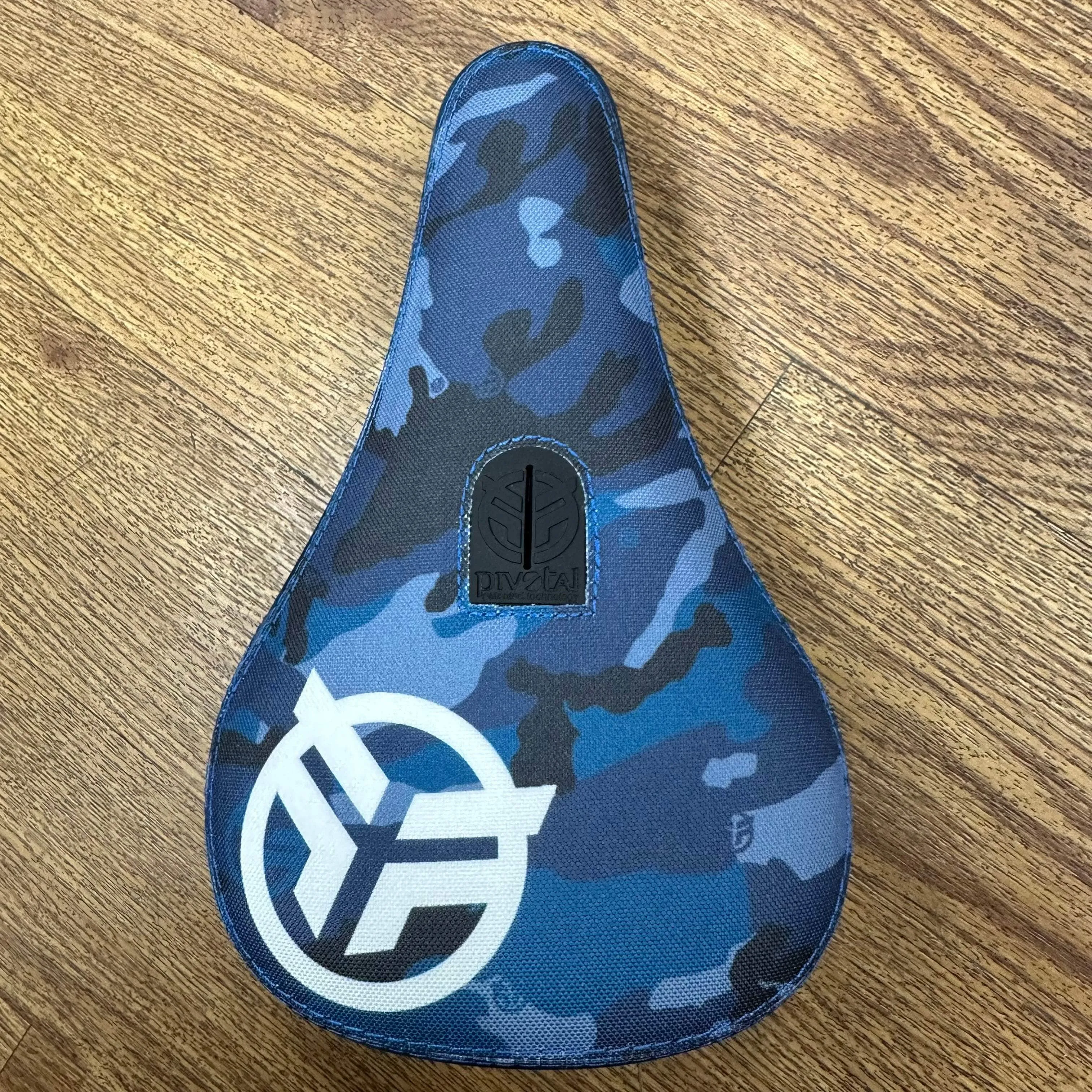 Federal Mid Pivotal Logo Seat Blue Camo with White Logo