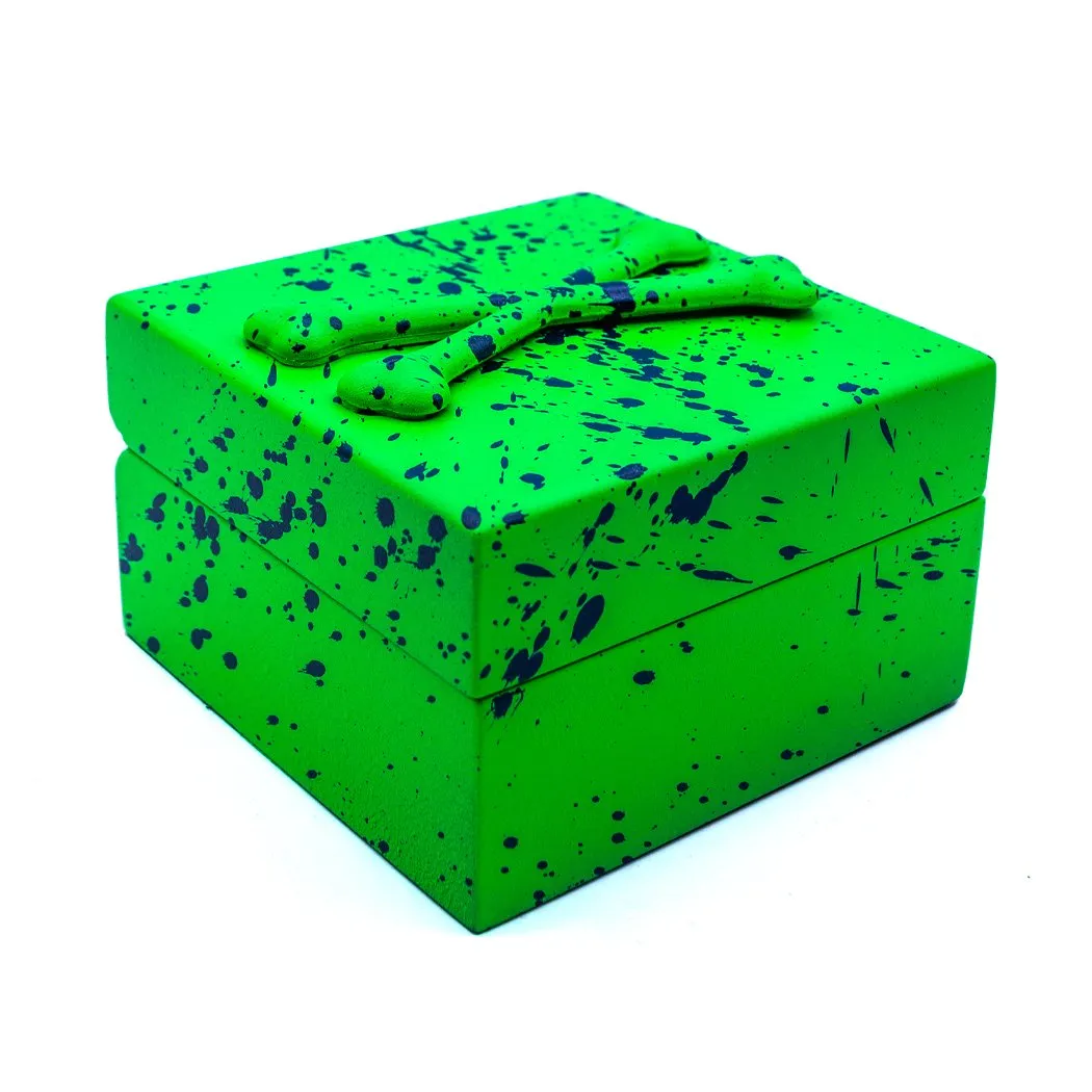 Green Blue Neon Painted Stingray Single Skull