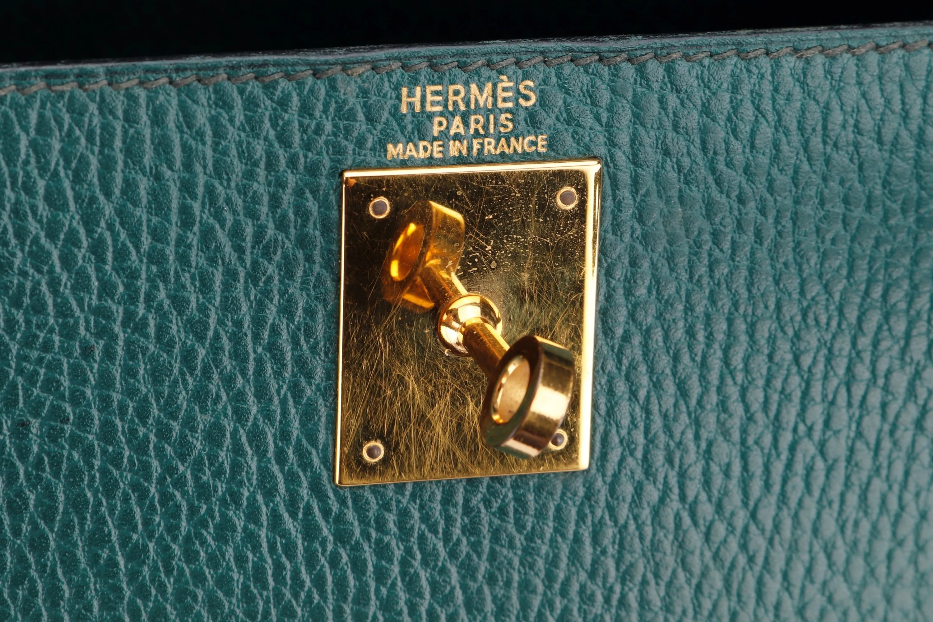HERMES KELLY 28 SELLIER (STAMP X (1994)) VERT CLAIRE ARDENNES LEATHER GOLD HARDWARE, WITH KEYS, LOCK, STRAP & DUST COVER