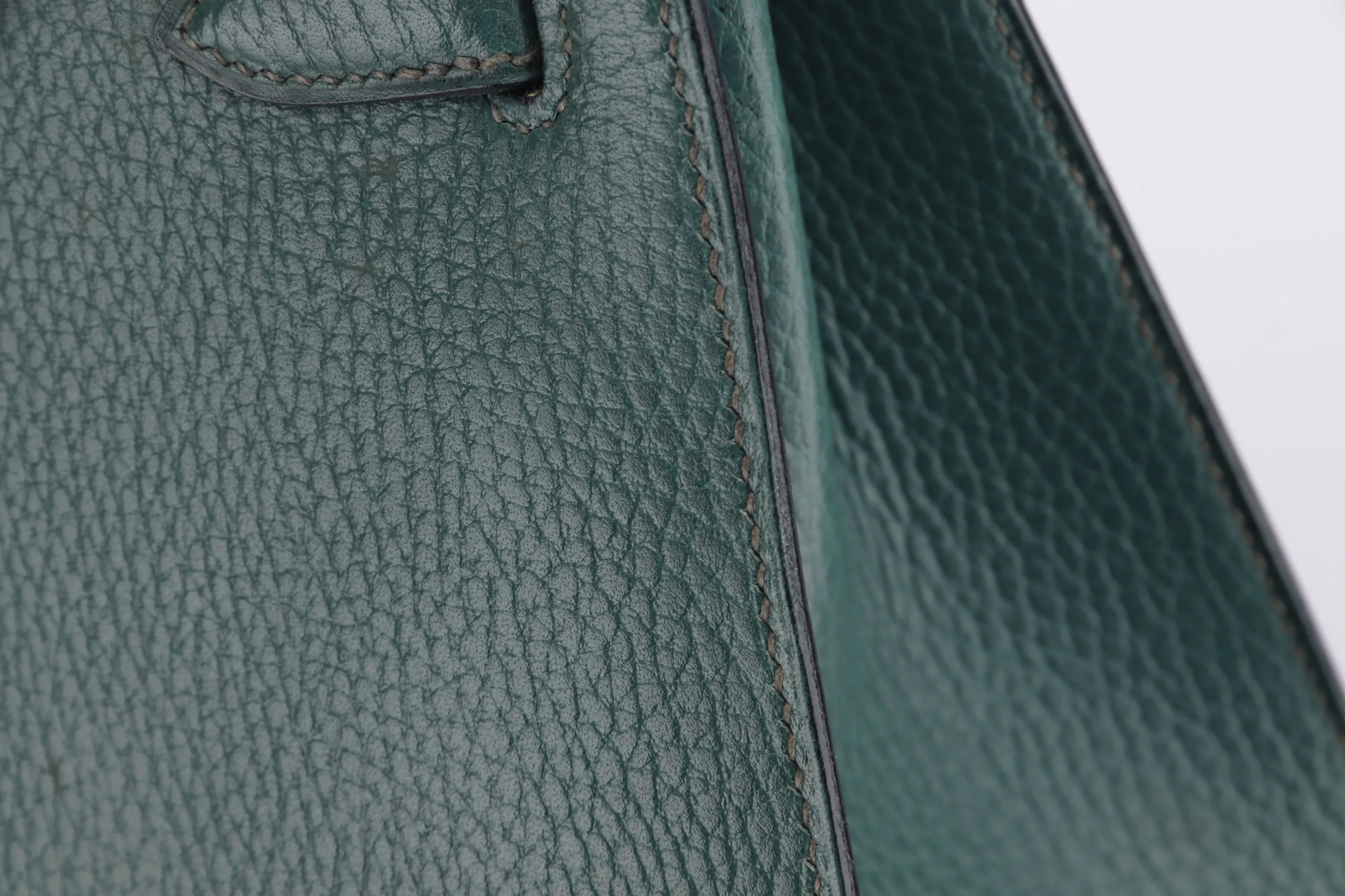 HERMES KELLY 28 SELLIER (STAMP X (1994)) VERT CLAIRE ARDENNES LEATHER GOLD HARDWARE, WITH KEYS, LOCK, STRAP & DUST COVER