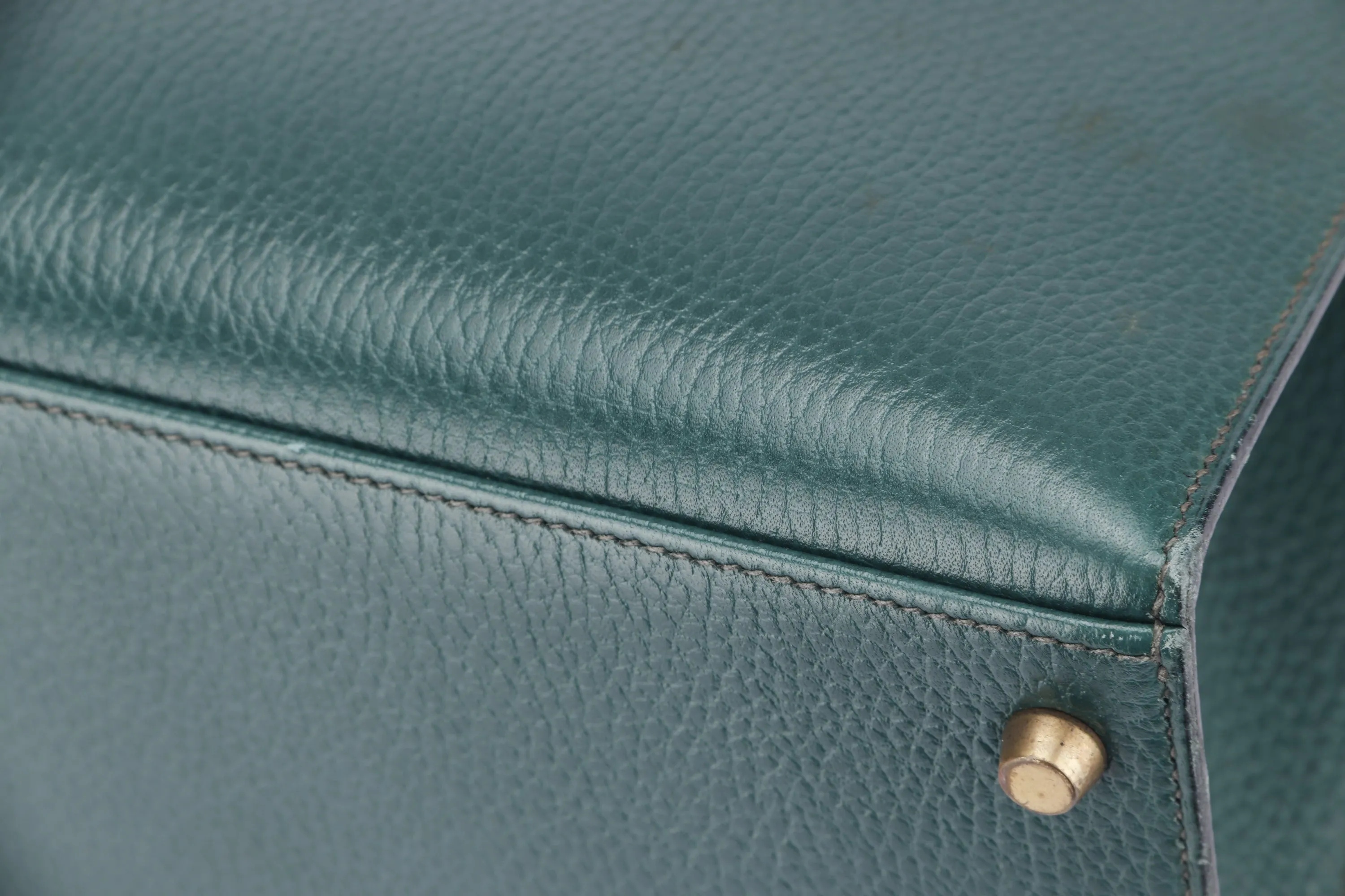 HERMES KELLY 28 SELLIER (STAMP X (1994)) VERT CLAIRE ARDENNES LEATHER GOLD HARDWARE, WITH KEYS, LOCK, STRAP & DUST COVER