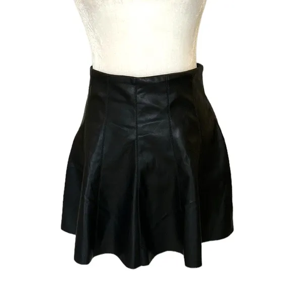 House of Harlow 1960 Black Vegan Leather Pleated Flared Peplum Mini Skirt - XS