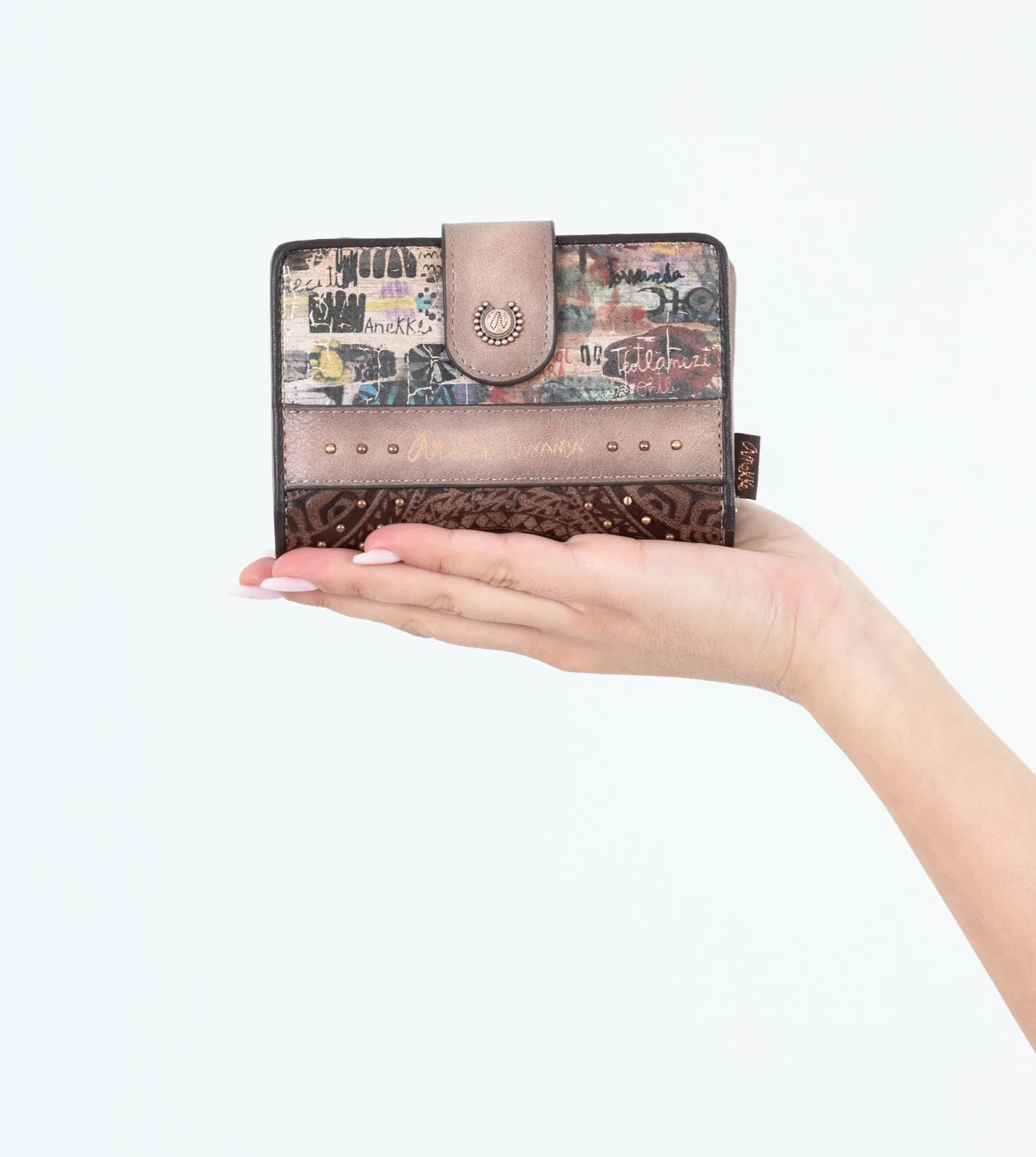 Ixchel Medium-sized purse with a zip