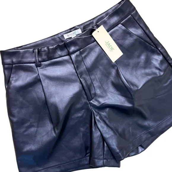 JADE NWT Faux Leather Pleated Pocket Shorts Size 8 in Black