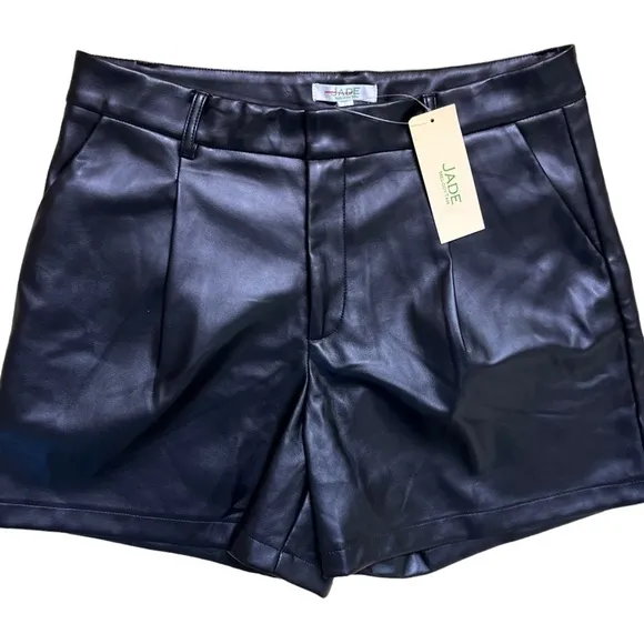 JADE NWT Faux Leather Pleated Pocket Shorts Size 8 in Black
