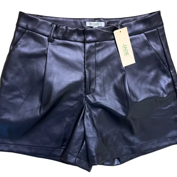 JADE NWT Faux Leather Pleated Pocket Shorts Size 8 in Black