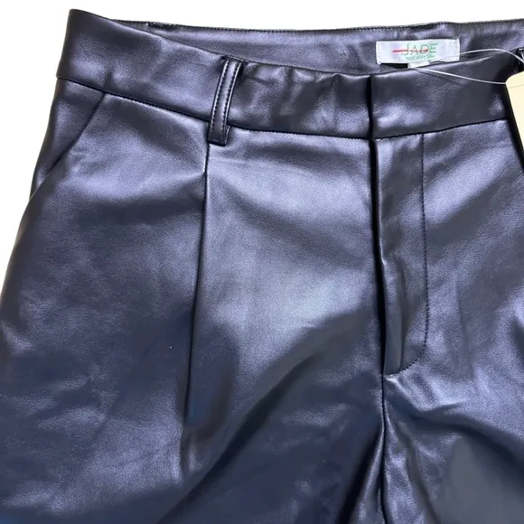 JADE NWT Faux Leather Pleated Pocket Shorts Size 8 in Black