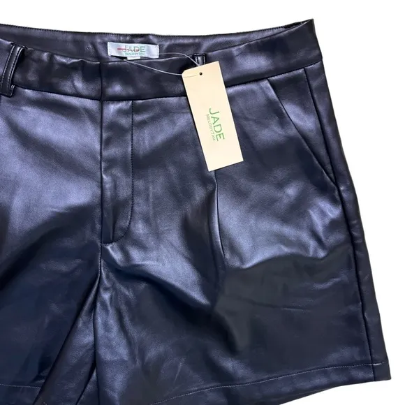 JADE NWT Faux Leather Pleated Pocket Shorts Size 8 in Black