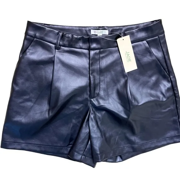 JADE NWT Faux Leather Pleated Pocket Shorts Size 8 in Black