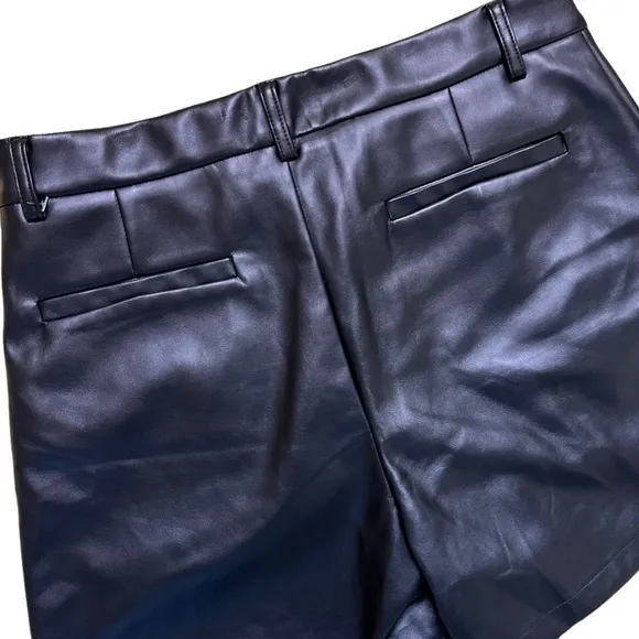 JADE NWT Faux Leather Pleated Pocket Shorts Size 8 in Black
