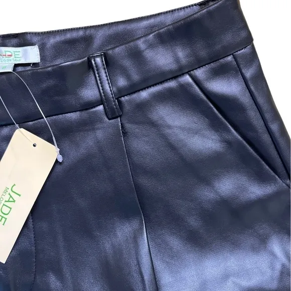 JADE NWT Faux Leather Pleated Pocket Shorts Size 8 in Black