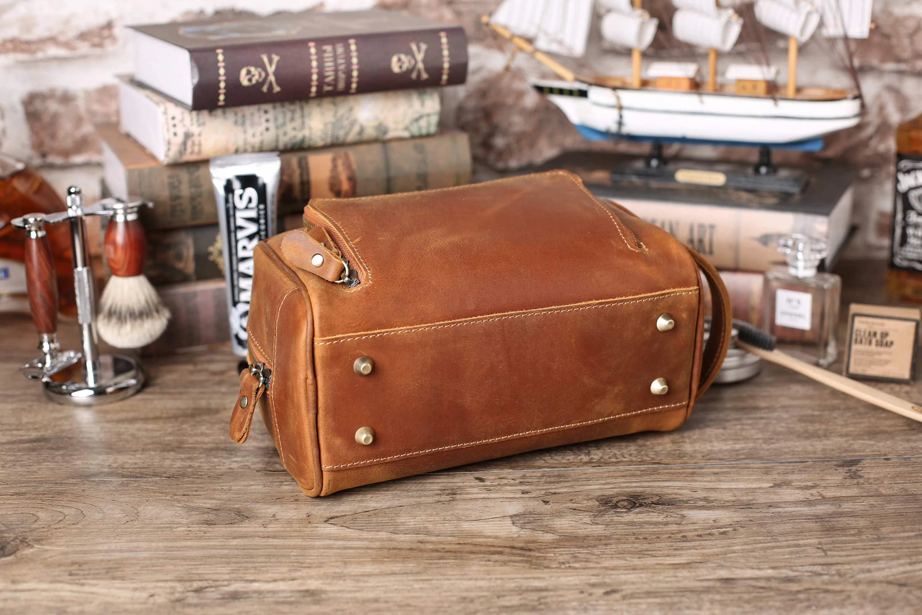Leather dopp kit, Personalized groomsmen gift, leather dopp kit, mens leather toiletry bag, mens dopp kit, mens toiletry bag