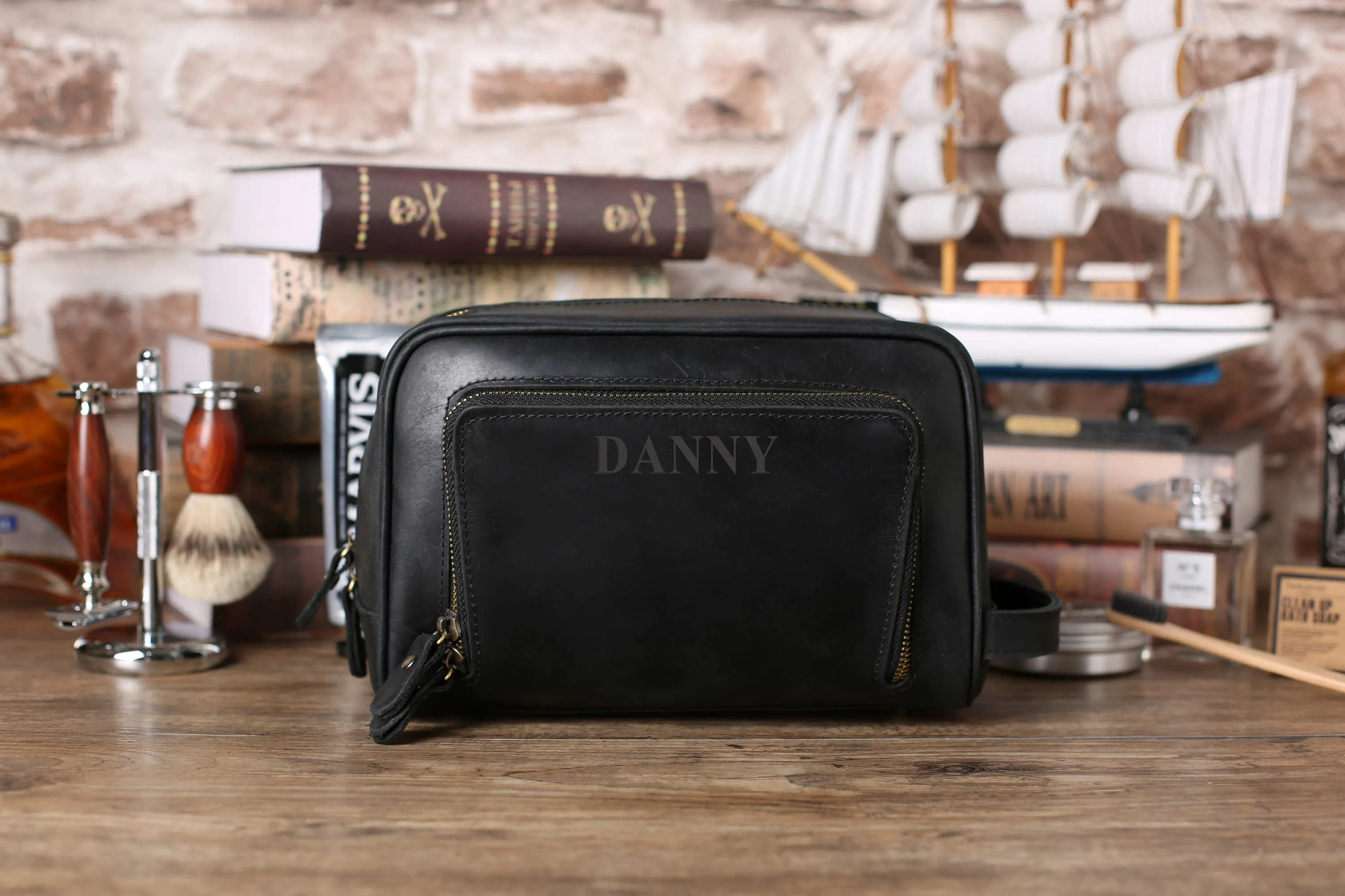 Leather dopp kit, Personalized groomsmen gift, leather dopp kit, mens leather toiletry bag, mens dopp kit, mens toiletry bag