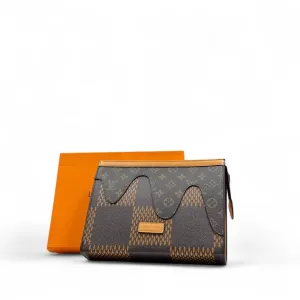 Louis Vuitton Limited Edition Drip Canvas Clutch – Monogram x Damier Fusion 🟤🖤