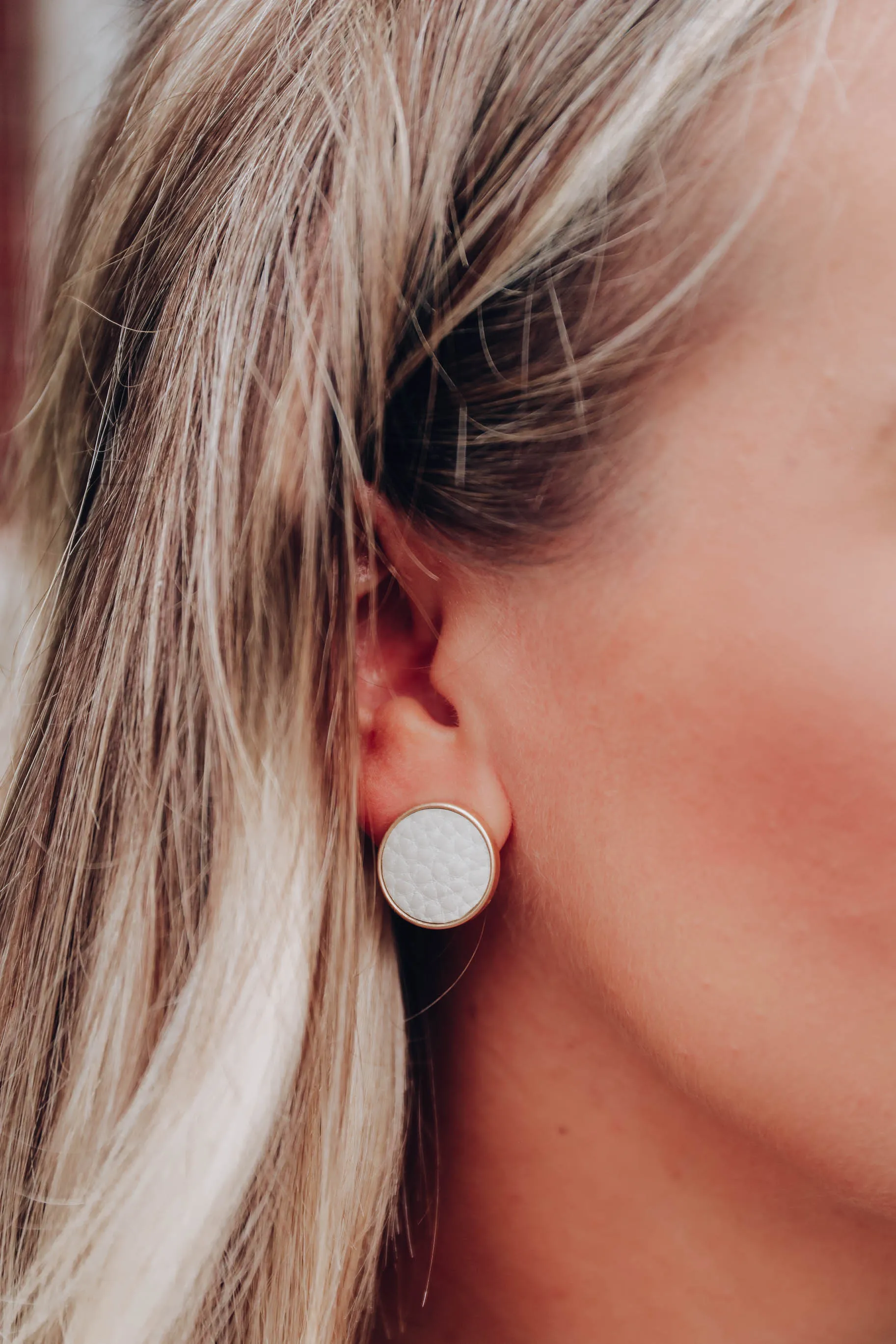 Lourdes Stud Earrings - Ivory