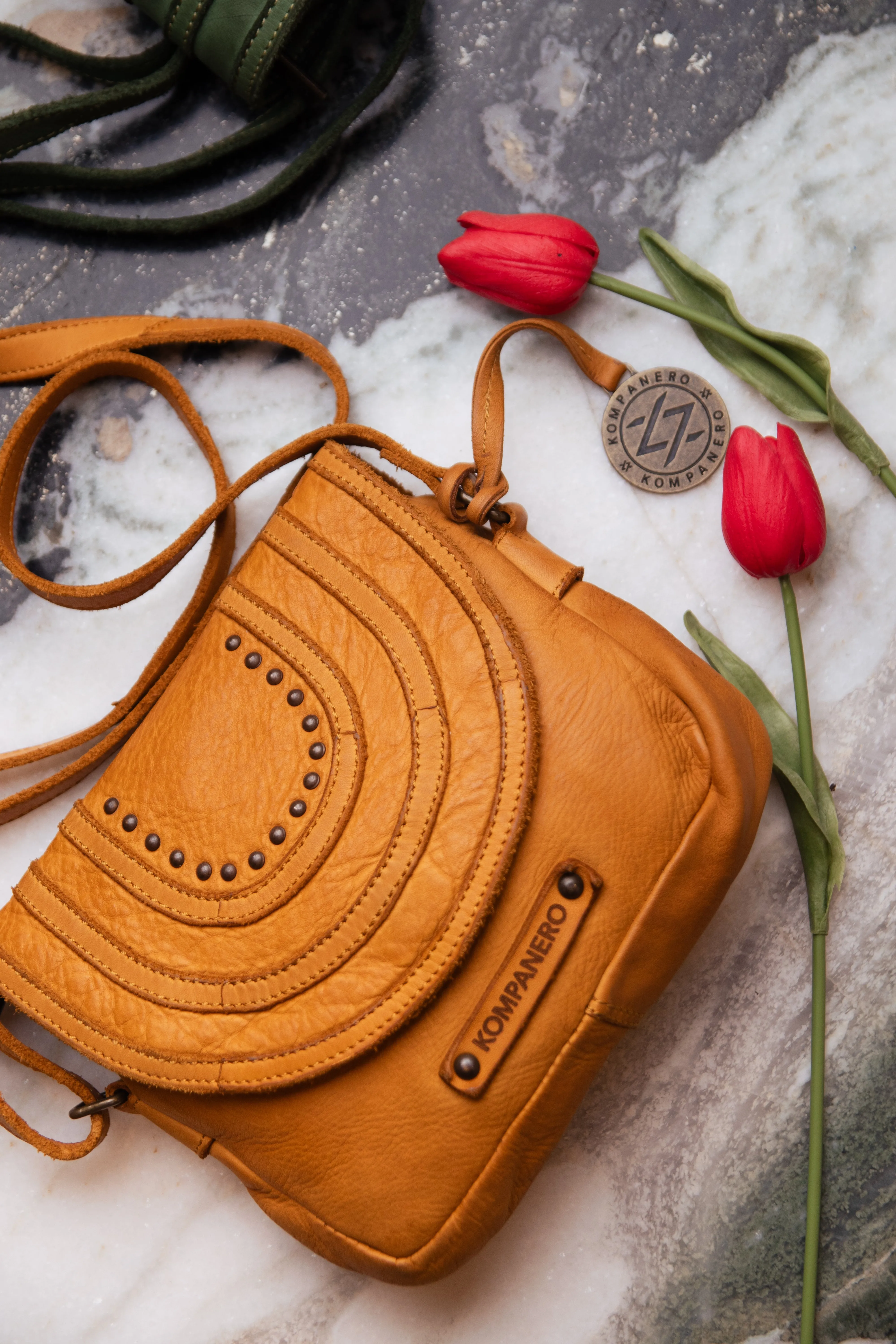 Lucy - The Crossbody