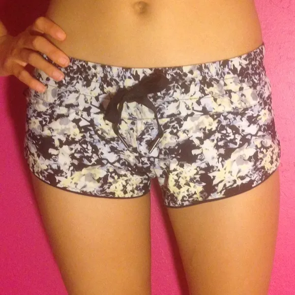 Lululemon surf to sand shorts