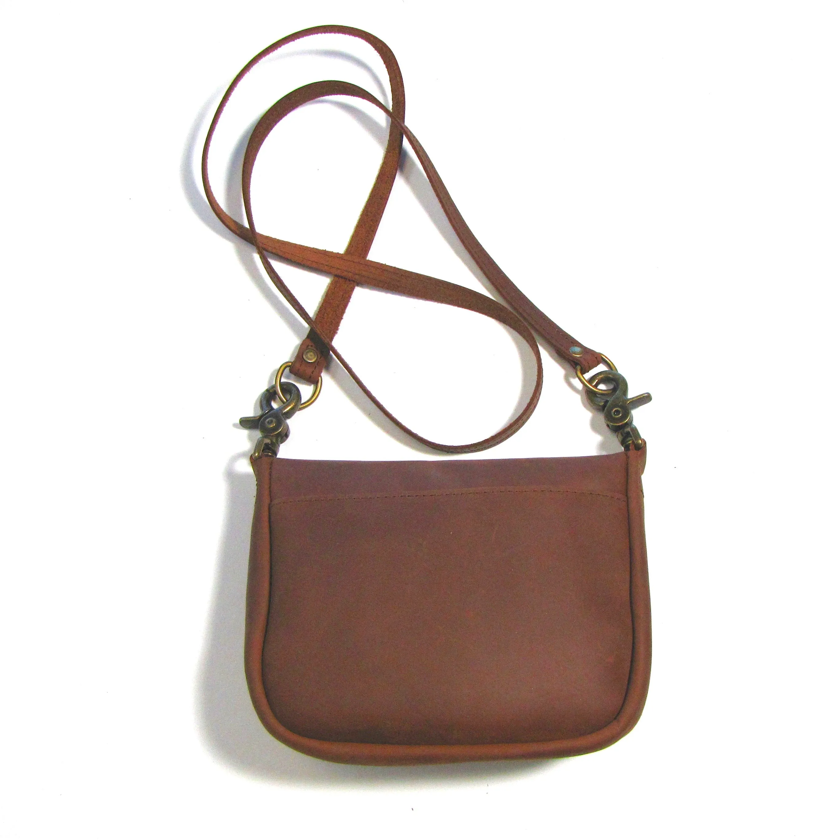PU054  Clip Pouch w/ Antique Brass Latch- Brown