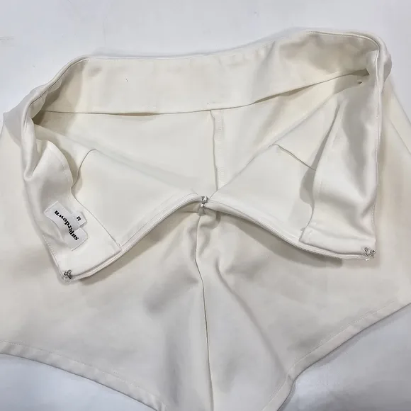 Superdown Sonya Skort in White