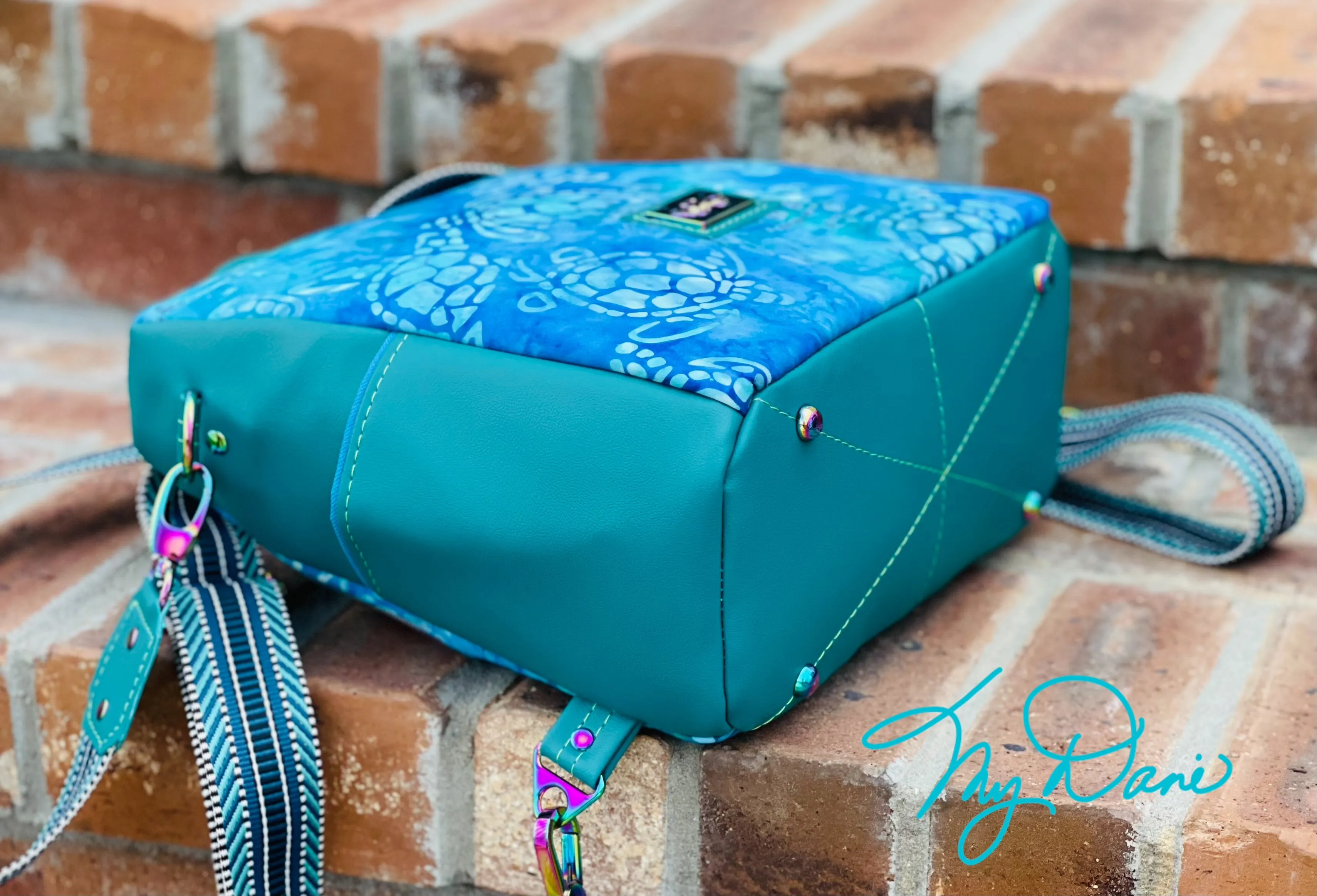 The Guardian Anti-Theft Backpack In Sunset Beach Turtle
