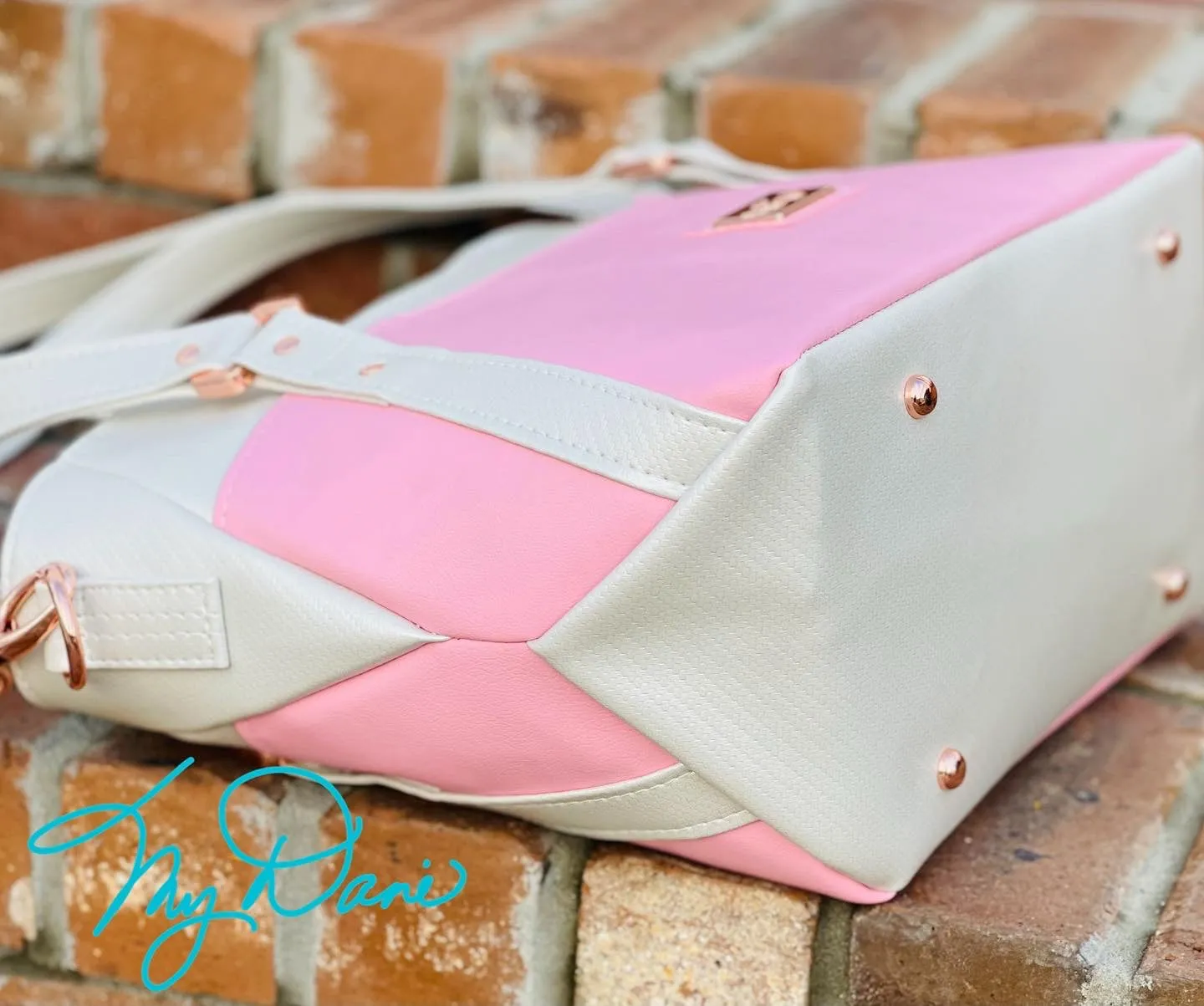 The Hireath Handbag in Pink and Textured White