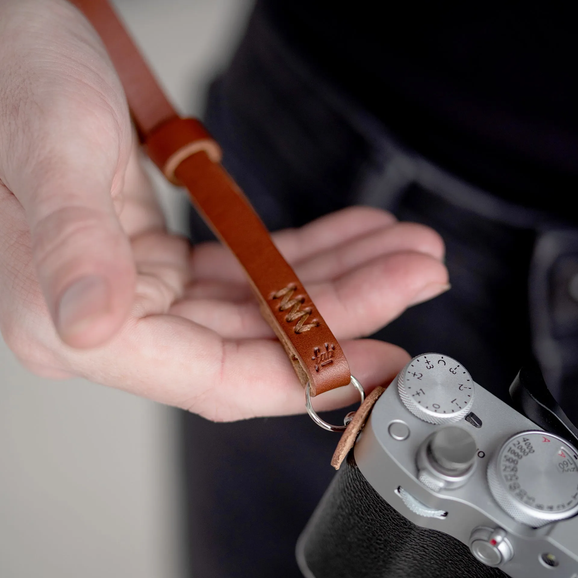 Wrist camera strap (F2)