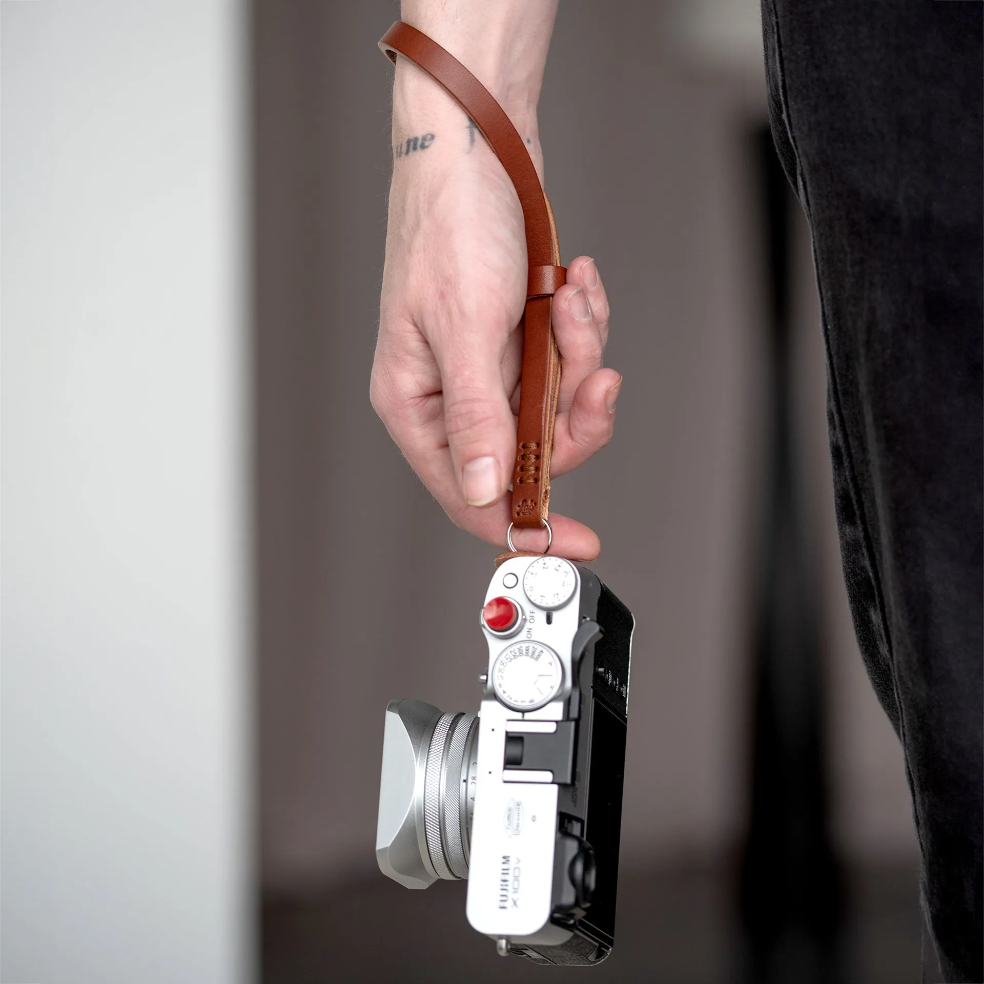 Wrist camera strap (F2)