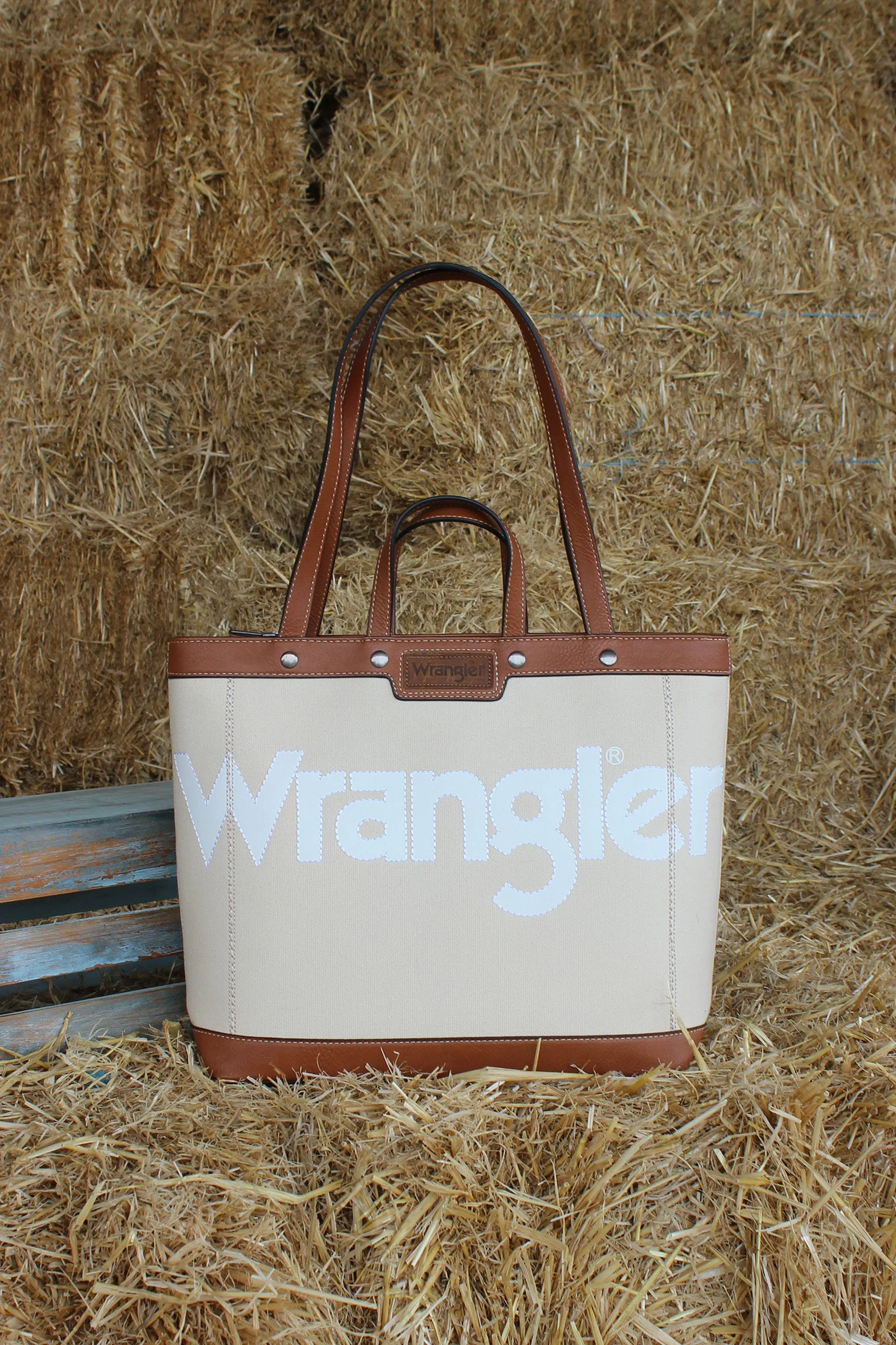X5W2985BAG Wrangler Canvas Iconic Logo Tote Natural