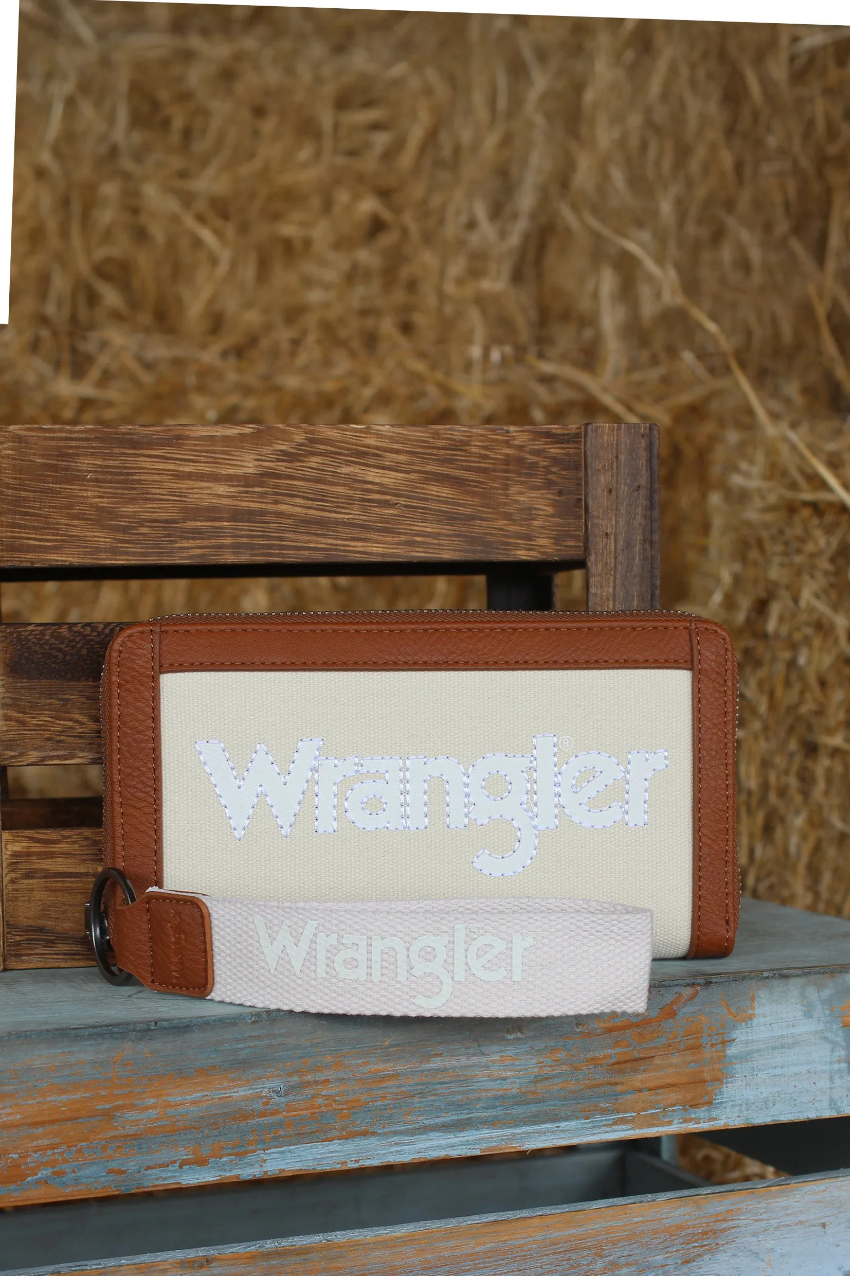 X5W2986WLT Wrangler Canvas Iconic Logo Wallet Natural